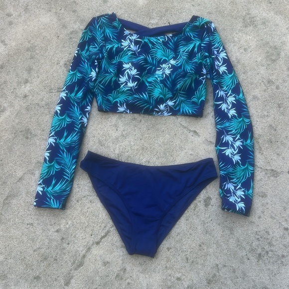 Cupshe Kaya Blue Tropical Crisscross Back Long Sleeve Bikini Women's Size NWT - Picture 3 of 14
